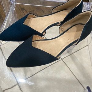Old Navy Pointy Toe Flats in the color NAVY